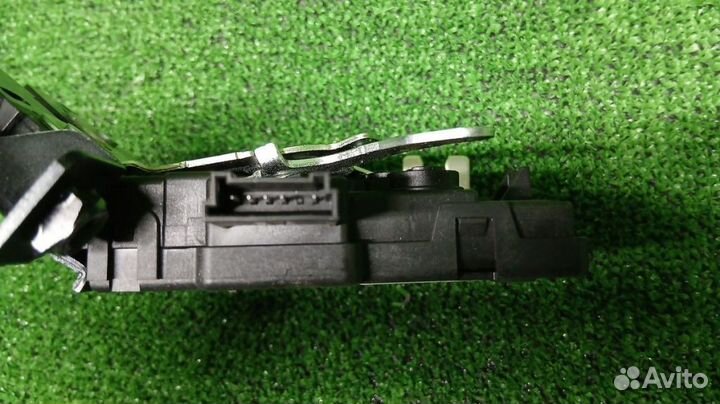 Замок багажника Land Rover Дискавери Спорт L550