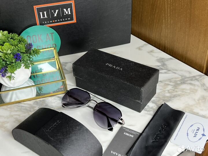 Солнечные очки Prada унисекс