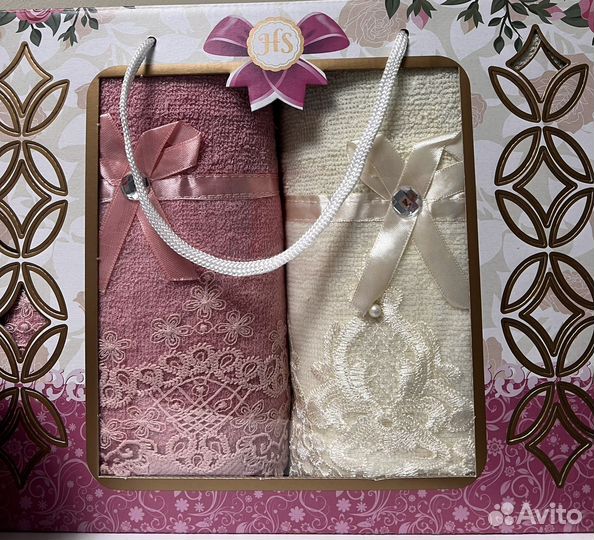 Подарочный набор из двух полотенец к 8 марта