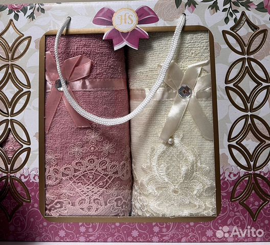 Подарочный набор из двух полотенец к 8 марта