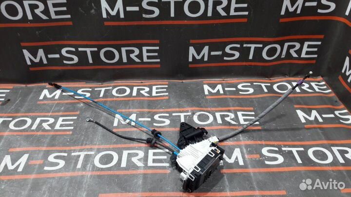 Замок двери задний правый Mercedes-Benz C-Class