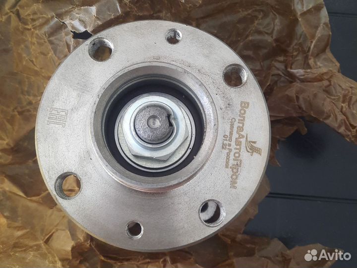 Ступица заднего колеса с осью в сборе