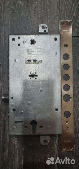 Замок дверной