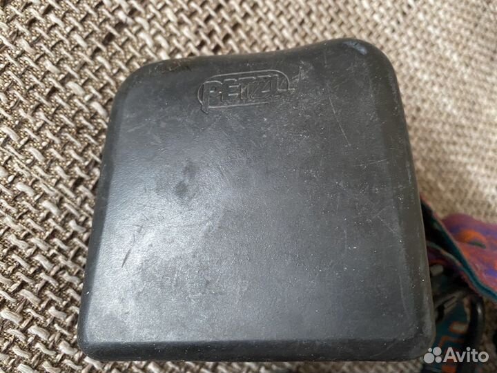 Фонарь аккумуляторный налобный спелеологический