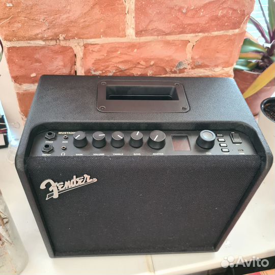 Комбоусилитель Fender mustang lt 25