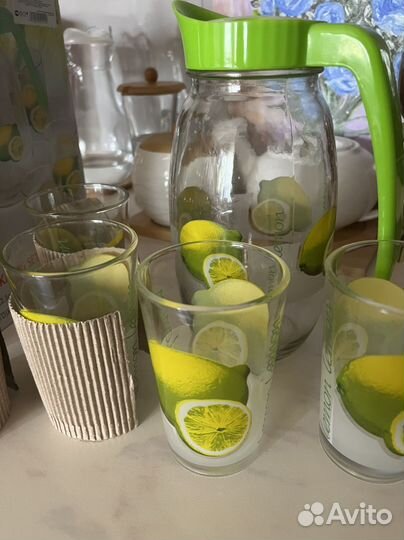 Кувшин стеклянный с бокалами