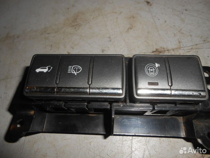 Блок кнопок (Nissan Patrol)