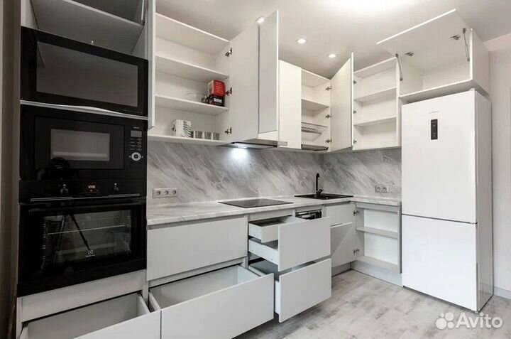 Угловой кухонный гарнитур современный