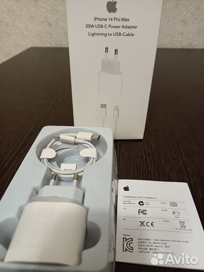 Зарядное устройство на iPhone 20w + кабель