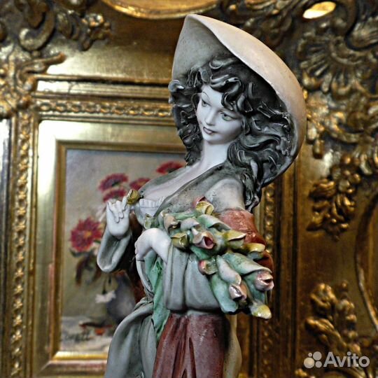 Bruno Merli.Красавица с цветами.Статуэтка.Италия