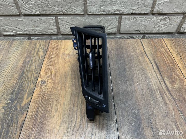 Infiniti Q50 (V37) Дефлектор воздушный центральный