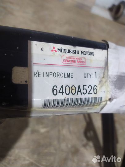 Усилитель переднего бампера Mitsubishi Pajero