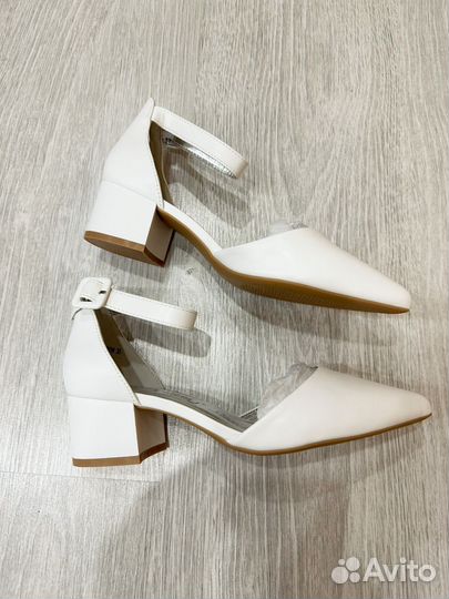Туфли женские 35 размер белые