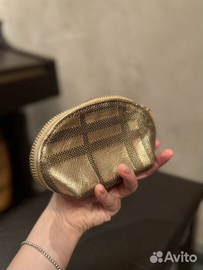 Золотая кожаная косметичка Burberry оригинал
