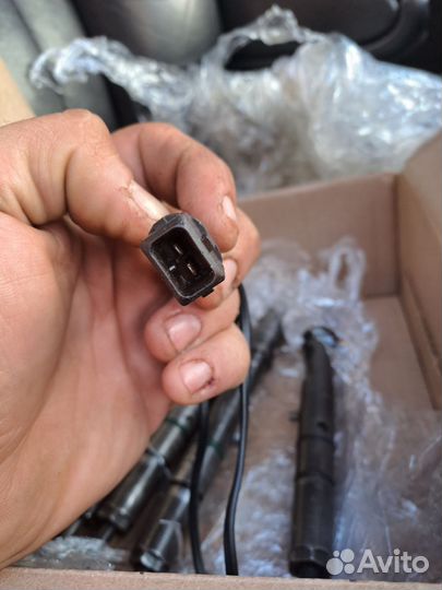 Топливные форсунки 059130202E 059130202G