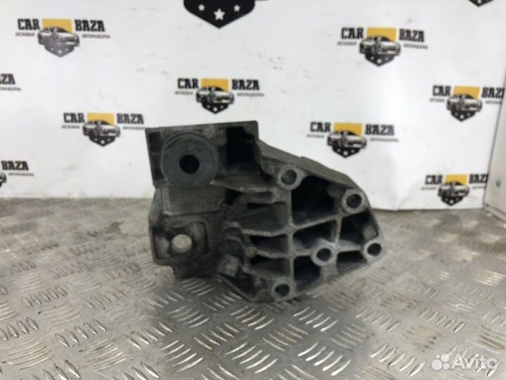 Кронштейн опоры двигателя правый R