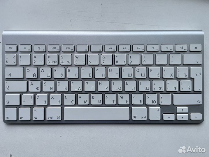 Клавиатура мышь и зарядное устройство Apple