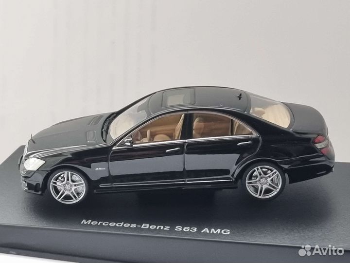 Модель Mercedes Benz S63 AMG (W221) 1:43 Autoart