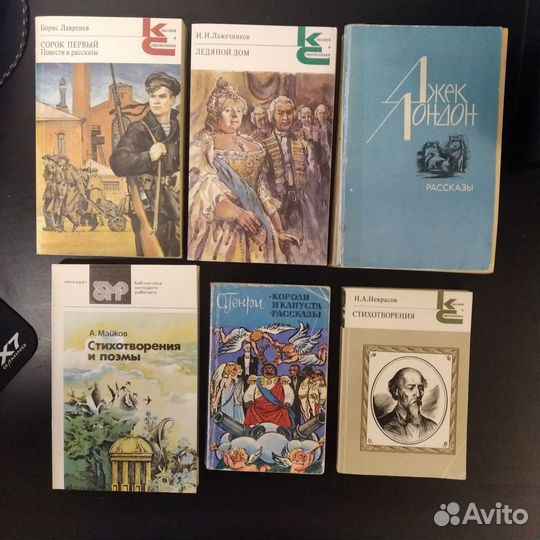 Книги в мягких обложках, новые и б/у