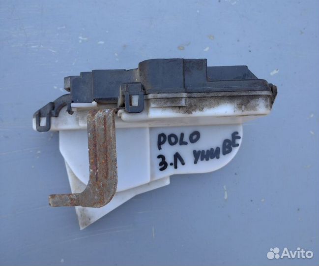 Замок задней левой двери Volkswagen Polo 3