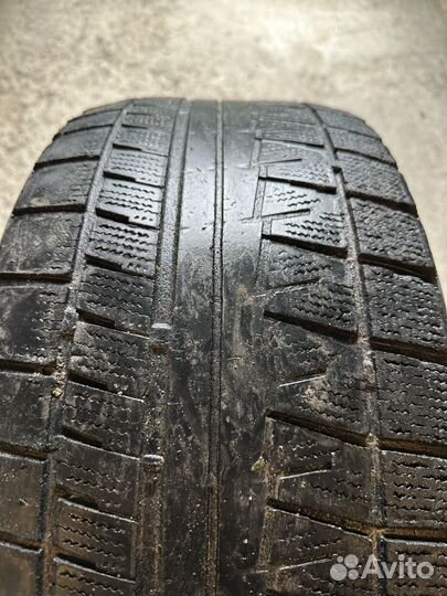 Bridgestone Blizzak Revo GZ 235/45 R17 94