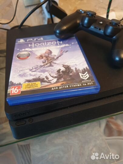 Sony PS4 slim 1TB + игра диск Horizon