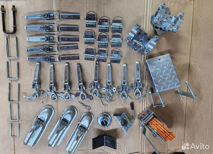 Хомут для опорного колеса стойки