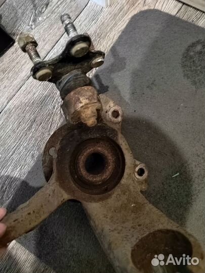 Поворотный кулак со ступицей VW polo sedan