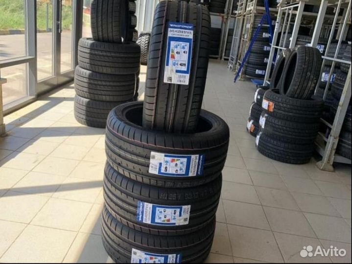 Tracmax Ice-Plus S210 245/40 R18 97V