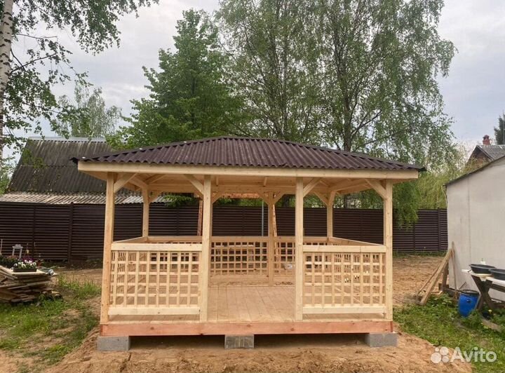 Уличная беседка