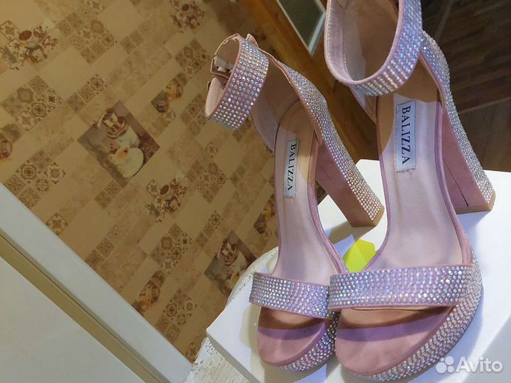 Босоножки женские