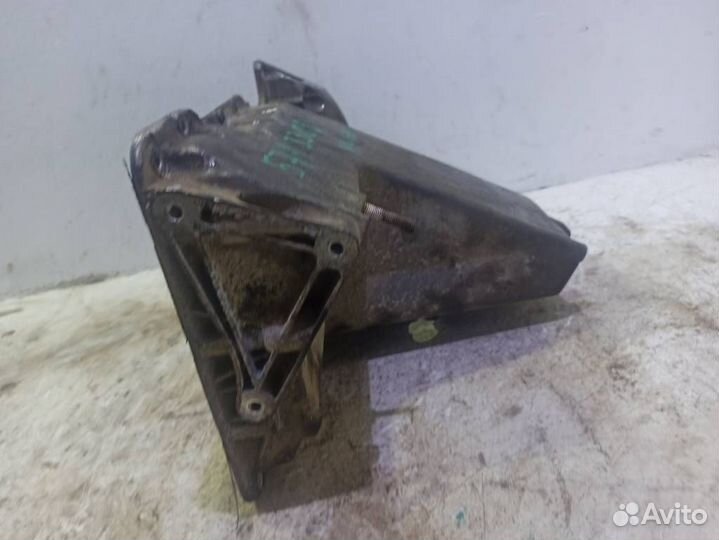 Поддон двигателя Мерседес