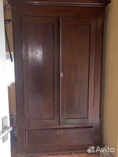 Шкаф старинный
