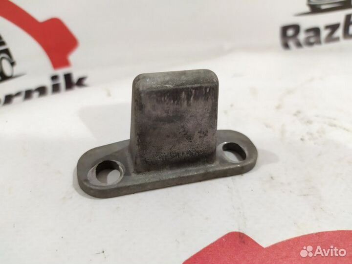 Ограничитель двери правый Mercedes Vito W639 2.1D