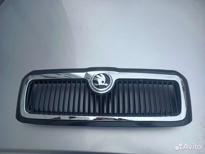 Решетка радиатора Skoda Octavia Тур A4 с эмблемой