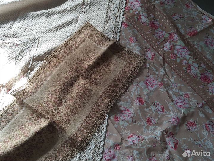 Одеяло,наматрасник,скатерти