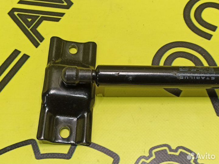 Амортизатор багажника Mitsubishi Pajero V93W 6G72