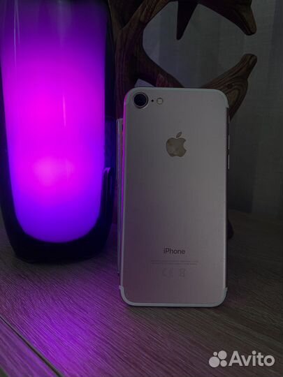 Телефон iPhone 7