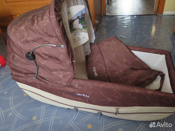 Продаю новую коляску 2 В 1 geoby C605