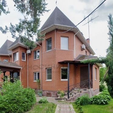 Коттедж 750 м² на участке 22 сот.