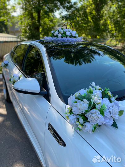 Свадебное украшение на машину