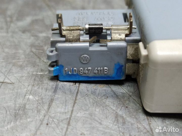 Плафон салонный Volkswagen Bora 1997-2005 седан