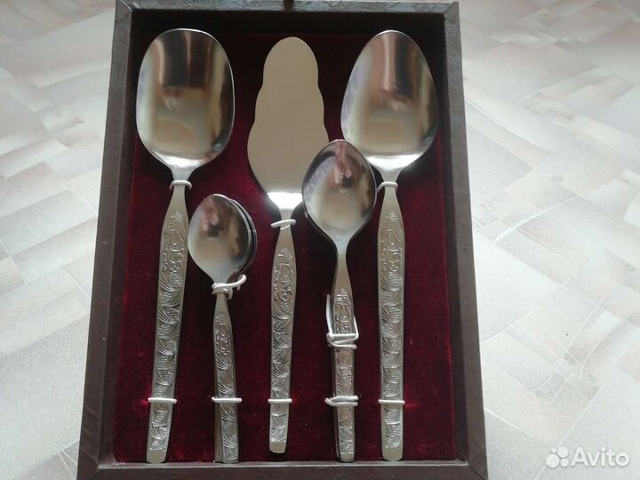 Набор столовых приборов новый