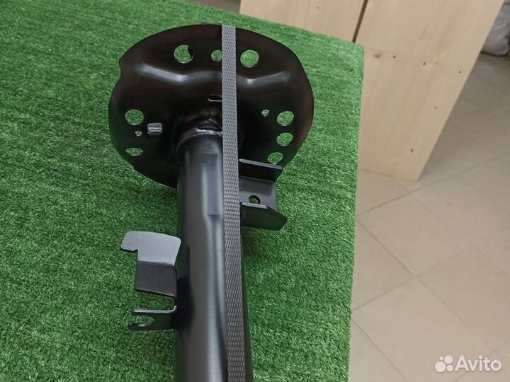 Амортизатор передний Volvo XC70 II (07-16г)