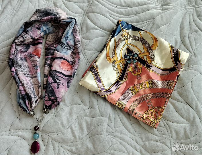 Платок с украшением, Платок