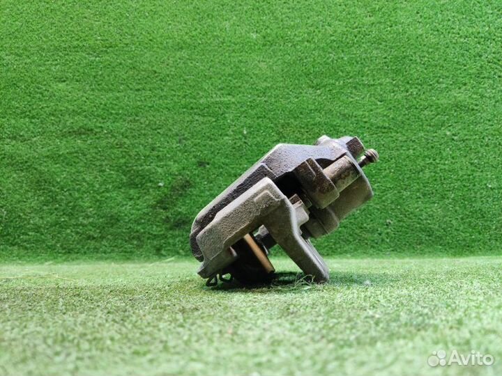 Суппорт передний передний правый Ford Focus 2