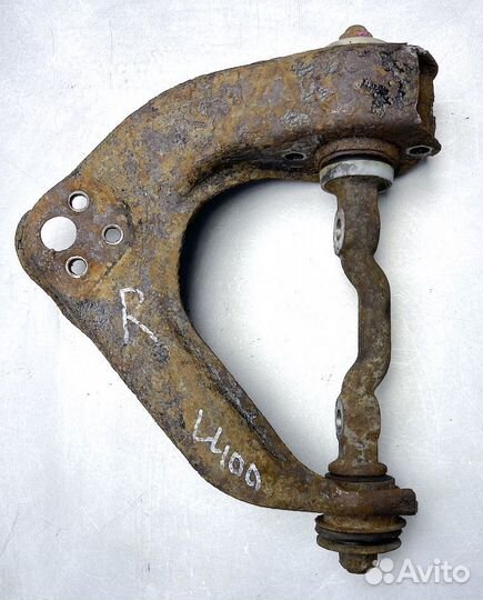 Рычаг правый верхний Мицубиси L400 1998г 2.5л