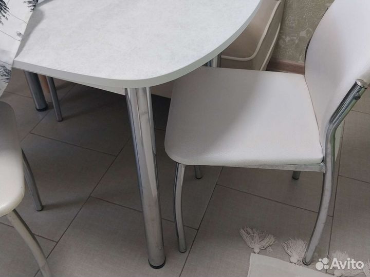 Кухонный стол