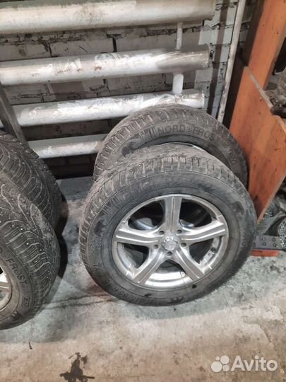 Зимняя резина 215 65 r16