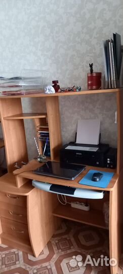 Компьютерный стол и этажерка